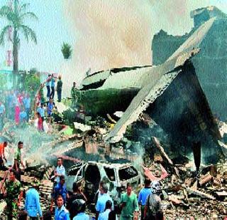 116 killed in plane crash in Indonesia | इंडोनेशियात विमान कोसळून ११६ ठार