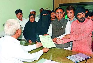 After making all parties for the chairmanship | सभापतिपदासाठी सर्व पक्ष बोहल्यावर After making all parties for the chairmanship | सभापतिपदासाठी सर्व पक्ष बोहल्यावर
