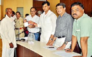 Lower allocation of land to project affected people | निम्नपेढी प्रकल्पग्रस्तांना भूखंड वाटप Lower allocation of land to project affected people | निम्नपेढी प्रकल्पग्रस्तांना भूखंड वाटप