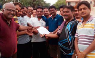 The demand for facilities in sports complex | क्रीडा संकुलात सुविधा देण्याची मागणी The demand for facilities in sports complex | क्रीडा संकुलात सुविधा देण्याची मागणी