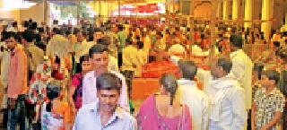 Bhaktasagar is for the Chintamani Darshan | चिंतामणी दर्शनासाठी भक्तसागर उसळला Bhaktasagar is for the Chintamani Darshan | चिंतामणी दर्शनासाठी भक्तसागर उसळला