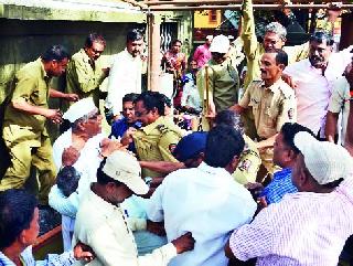 The encroachment of the priestly team was deleted again | पुरोहित संघाचे अतिक्रमण पुन्हा हटविले The encroachment of the priestly team was deleted again | पुरोहित संघाचे अतिक्रमण पुन्हा हटविले