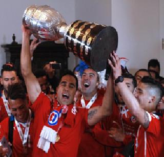 Chile penalty shootout champion, Messi dream breaks | चिली पेनल्टी शूटआऊटमध्ये चॅम्पियन, मेस्सीचे स्वप्न भंगले Chile penalty shootout champion, Messi dream breaks | चिली पेनल्टी शूटआऊटमध्ये चॅम्पियन, मेस्सीचे स्वप्न भंगले