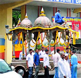 Palkiratha is moving towards modernity | पालखीरथाची होतेय आधुनिकतेकडे वाटचाल Palkiratha is moving towards modernity | पालखीरथाची होतेय आधुनिकतेकडे वाटचाल