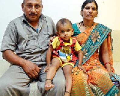 The sight of the smallpox for running Dudududu | दुडूदुडू धावण्यासाठी चिमुकलीला हवीय दृष्टी The sight of the smallpox for running Dudududu | दुडूदुडू धावण्यासाठी चिमुकलीला हवीय दृष्टी
