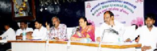 Brainstorming of MNP's plan | मनपाच्या योजना वस्तीत पोहोचविण्यावर मंथन Brainstorming of MNP's plan | मनपाच्या योजना वस्तीत पोहोचविण्यावर मंथन