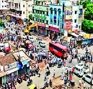 Action on encroachment has been started in Jejuri | जेजुरीत अतिक्रमणावर कारवाई सुरूच