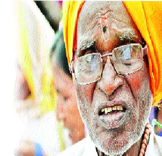Warkaris also worry about sowing sowing | वारकऱ्यांनाही दुबार पेरणीची चिंता Warkaris also worry about sowing sowing | वारकऱ्यांनाही दुबार पेरणीची चिंता