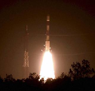 It took ISRO's flight, PSLV-C28 to five British satellites | इस्त्रोची घे भरारी, पाच ब्रिटीश उपग्रहांसह PSLV - C २८ झेपावले