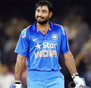 Learning from Dhoni how to swing: Rayudu | दडपण कसे झुगारायचे हे धोनीकडून शिकलो : रायुडू