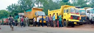 33 trucks of sand transport caught | रेती वाहतुकीचे ३३ ट्रक पकडले 33 trucks of sand transport caught | रेती वाहतुकीचे ३३ ट्रक पकडले