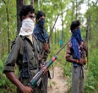Naxals killed 4 hijacked policemen, killing innocent | नक्षलवाद्यांनी ४ अपहृत पोलिसांची केली निर्घृण हत्या Naxals killed 4 hijacked policemen, killing innocent | नक्षलवाद्यांनी ४ अपहृत पोलिसांची केली निर्घृण हत्या