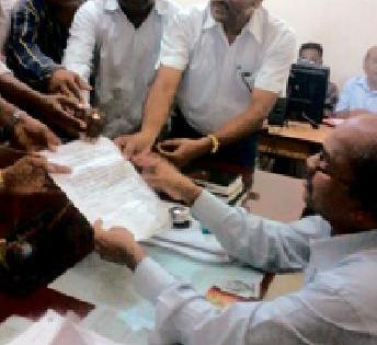Pay tribute; Otherwise the boycott at work | मानधन द्या; अन्यथा कामावर बहिष्कार