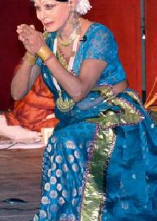 Shobhana Narayan's Kathak dance performs unhappiness | शोभना नारायणच्या कत्थक नृत्याने श्रोते मुग्ध