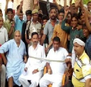 Hostages created by MLAs who ignore loadshading | लोडशेडिंगकडे दुर्लक्ष करणा-या आमदारांना बनवले बंधक Hostages created by MLAs who ignore loadshading | लोडशेडिंगकडे दुर्लक्ष करणा-या आमदारांना बनवले बंधक