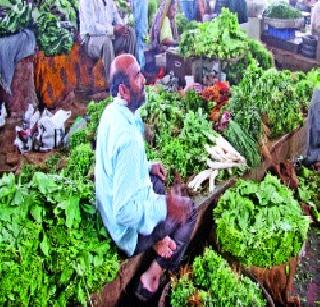 Reduction in the prices of vegetables, fruit vegetables | पालेभाज्या, फळभाज्यांच्या भावात घट