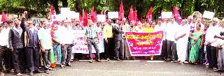 Government protests from the Left Front | .डाव्या आघाडीकडून सरकारचा निषेध Government protests from the Left Front | .डाव्या आघाडीकडून सरकारचा निषेध
