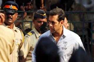 Salman's hearing in one week | सलमानची सुनावणी एक आठवड्याने Salman's hearing in one week | सलमानची सुनावणी एक आठवड्याने