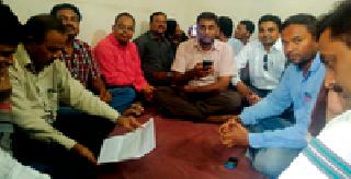 Urgent demands for filing criminal charges against Bachu Kadus: Achchalpur, Morshi engineers stance agitation | बच्चू कडूंवर गुन्हा दाखल करण्याची मागणीवाद पेटला : अचलपूर, मोर्शी अभियंत्यांचे ठिय्या आंदोलन Urgent demands for filing criminal charges against Bachu Kadus: Achchalpur, Morshi engineers stance agitation | बच्चू कडूंवर गुन्हा दाखल करण्याची मागणीवाद पेटला : अचलपूर, मोर्शी अभियंत्यांचे ठिय्या आंदोलन