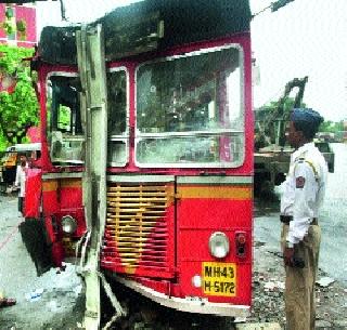 Tempo bus fired at Vashi | वाशीत भरधाव टेम्पोची बसला धडक