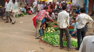 Weekly on the market streets | आठवडी बाजार रस्त्यावर Weekly on the market streets | आठवडी बाजार रस्त्यावर