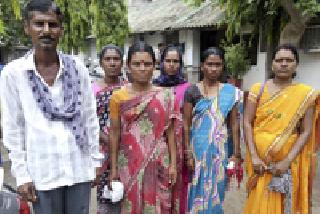 Request to Police Superintendent for Dowry Villagers | डोरली गावातील महिलांचे दारूबंदीसाठी पोलीस अधीक्षकांना निवेदन Request to Police Superintendent for Dowry Villagers | डोरली गावातील महिलांचे दारूबंदीसाठी पोलीस अधीक्षकांना निवेदन