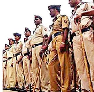 The police are in tension in the world | पोलीस जगताहेत तणावात The police are in tension in the world | पोलीस जगताहेत तणावात