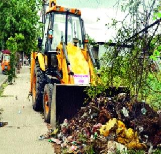 The city's garbage picked up by self-purchase | स्वखर्चाने उचलला शहरातील कचरा