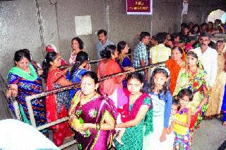 Rig to see Ganagodavari temple | गंगागोदावरी मंदिरात दर्शनासाठी रीघ Rig to see Ganagodavari temple | गंगागोदावरी मंदिरात दर्शनासाठी रीघ