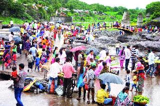 Nashikkar's Holidays Day in Sadhugram | नाशिककरांचा सुट्टीचा दिवस साधुग्राममध्ये Nashikkar's Holidays Day in Sadhugram | नाशिककरांचा सुट्टीचा दिवस साधुग्राममध्ये