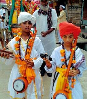 The crystal of 'Estrology' in Vitthal's Dind | विठ्ठलाच्या दिंडीत 'ईस्त्राईलभार्इं'चा गजर The crystal of 'Estrology' in Vitthal's Dind | विठ्ठलाच्या दिंडीत 'ईस्त्राईलभार्इं'चा गजर