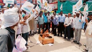 Independent Vidarbha took oath | स्वतंत्र विदर्भाची घेतली शपथ Independent Vidarbha took oath | स्वतंत्र विदर्भाची घेतली शपथ