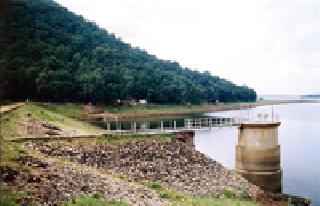 Small water storage in 48 out of 63 projects | ६३ पैकी ४८ प्रकल्पांत अत्यल्प जलसाठा Small water storage in 48 out of 63 projects | ६३ पैकी ४८ प्रकल्पांत अत्यल्प जलसाठा