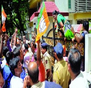 BJP's movement outside Kamta's house | कामतांच्या घराबाहेर भाजपाचे आंदोलन