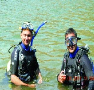 SCUBA DIVER ... father paputra municipality is not appreciated ... | स्कुबा डायव्हर पितापुत्रांची महापालिकेस कदर नाही...