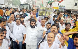 Congress's Elgar, stop the road! | काँग्रेसचा एल्गार, रास्ता रोको! Congress's Elgar, stop the road! | काँग्रेसचा एल्गार, रास्ता रोको!
