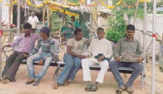 'Meeting Shelter' for citizens 'fruitful' | ‘बैठक निवारा’ ठरला नागरिकांसाठी ‘फलदायी’ 'Meeting Shelter' for citizens 'fruitful' | ‘बैठक निवारा’ ठरला नागरिकांसाठी ‘फलदायी’