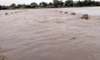 Floods and storms in the district | जिल्ह्याला पूर व वादळाचा तडाखा