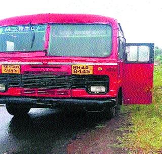 The wheel of the running bus is shivering! | धावत्या बसचे चाक निखळले !