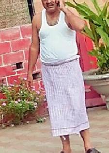 There was an open walk on the train | प्रवाशावर आली उघडे फिरण्याची पाळी