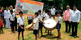 'School of Health' becomes a schoolchildren | शालेय विद्यार्थी बनले ‘आरोग्य रक्षक’ 'School of Health' becomes a schoolchildren | शालेय विद्यार्थी बनले ‘आरोग्य रक्षक’