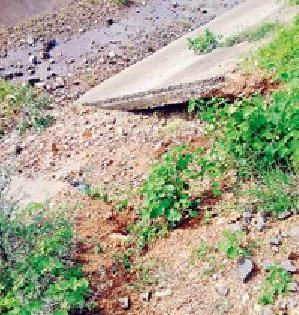 Mud canal filled | गाळाने भरला कालवा Mud canal filled | गाळाने भरला कालवा