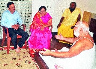 Sages should not fall in politics | साधूंनी राजकारणात पडू नये Sages should not fall in politics | साधूंनी राजकारणात पडू नये