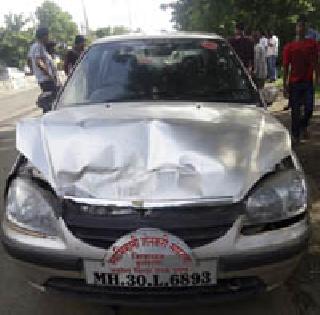 Accident of the vehicle of the Chairman of Textile Corporation | वस्त्रोद्योग महामंडळ अध्यक्षांच्या वाहनाला अपघात Accident of the vehicle of the Chairman of Textile Corporation | वस्त्रोद्योग महामंडळ अध्यक्षांच्या वाहनाला अपघात
