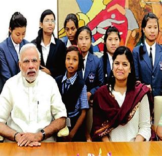 PM talks to Nagpur girls | पंतप्रधानांनी साधला नागपूरच्या मुलींशी संवाद PM talks to Nagpur girls | पंतप्रधानांनी साधला नागपूरच्या मुलींशी संवाद