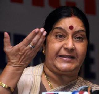 Congress slams Kattroto, Anderson for the murder of Sushma Swaraj | क्वात्रोची, अँडरसन या भगोड्यांना काँग्रेसने मोकाट सोडले - सुषमा स्वराज यांचा घणाघाती हल्ला