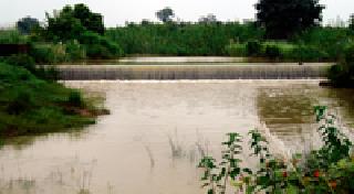 Bundra Overflow: | बंधारा ओव्हरफ्लो :