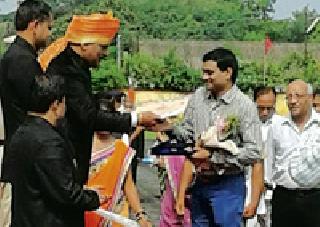 Bhagwat award honors Bhagwat | उद्योगमित्र पुरस्काराने भागवत सन्मानित Bhagwat award honors Bhagwat | उद्योगमित्र पुरस्काराने भागवत सन्मानित