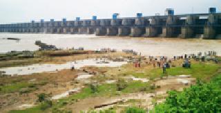 Tourist places on the Gosikhurd dam | गोसीखुर्द धरणावर पर्यटकांची मांदियाळी Tourist places on the Gosikhurd dam | गोसीखुर्द धरणावर पर्यटकांची मांदियाळी