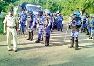 Pathopadhyay of Bhopal Special Police Squad | भोपाळच्या विशेष पोलीस पथकाचे वर्धेत पथसंचलन Pathopadhyay of Bhopal Special Police Squad | भोपाळच्या विशेष पोलीस पथकाचे वर्धेत पथसंचलन